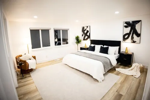 Cozy Modern Home. Stylish, Bright, and Inviting