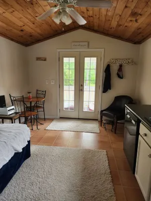 Lovely cottage on Horse Farm 25 MILES to Beach with AC in charming Burgaw