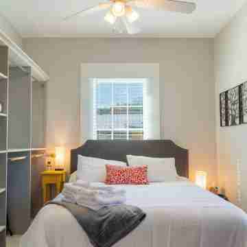 Cute & Compact 1BR - Easy Walk to Town Rooms