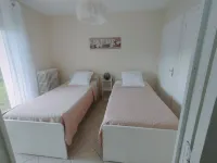 Rdc de villa en Drôme Provençale avec piscine privative et entrée indépendante Hotels in Nyons