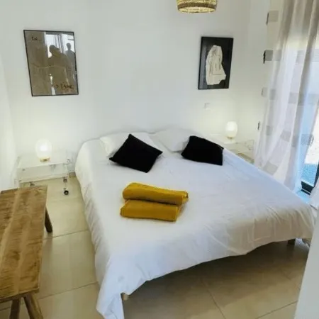 Villa with private pool, lentre_terre_et_mer Отели в г. Леччи