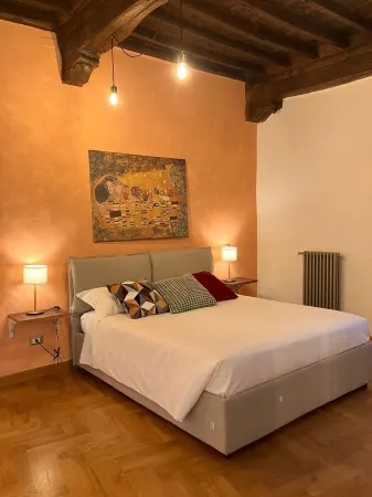 The house of memories in the historic center of Monterotondo has 2 apartments Отели в г. Монтеротондо