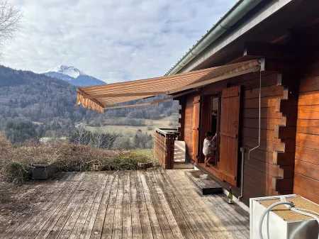 Superb chalet with fireplace and breathtaking view of the hamlet