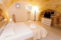 Dell'Anna Court historic center