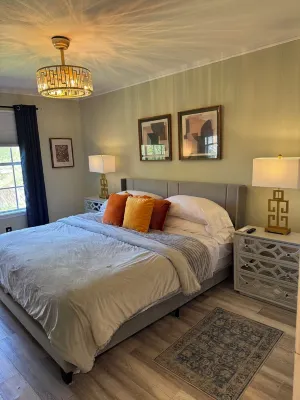 Sage House - Sophisticated, cozy 2 bedroom condo in the heart of Harlingen, TX