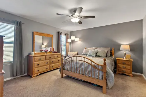 Fairly new 3 bdrm home perfect for traveling nurses/business professionals