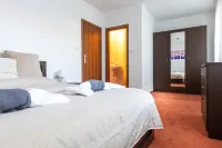 Oldinn Large Flat with Terrace just minutes from the Slopes and the City. Hotels in 