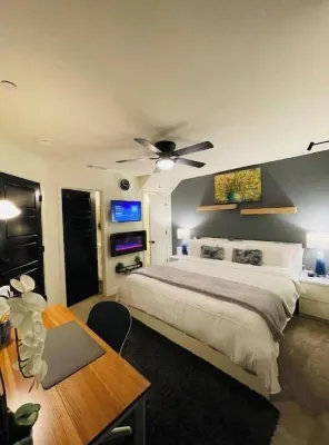 Cozy 2 bedroom private guest suit