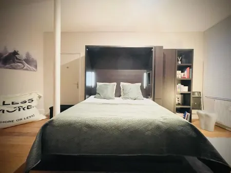 Large, comfortable studio in a central location