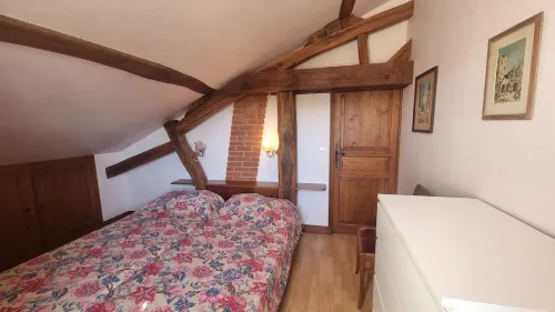 Accommodation for 5 people, with small terrace, pets welcome.