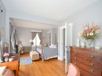 4-bedroom house in historic Berkeley Springs with AC, WiFi & Hot Tub Hotels in Berkeley Springs