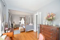 4-bedroom house in historic Berkeley Springs with AC, WiFi & Hot Tub Hotels in Berkeley Springs