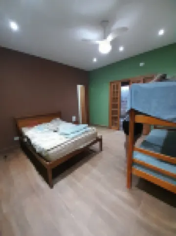 Country House with Pool, Sports Court, and Jacuzzi; Pets Allowed.