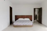 Water Front property for large families. With all the amenities you need. Hotels in 