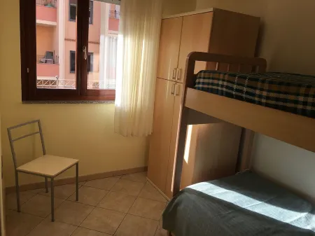 Alghero Lido, 2 bedroom, 2 balcony apartment , 5 minutes walk from the beach