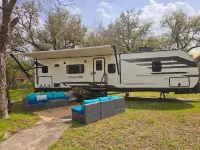 Cozy New RV for Glamping in San Antonio with wildlife nature sitings Hotels in Leon Valley