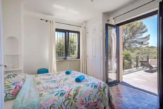 Stylish air-conditioned villa in a privileged area of Biot just minutes from sea Отели рядом с достопримечательностью «EURECOM»