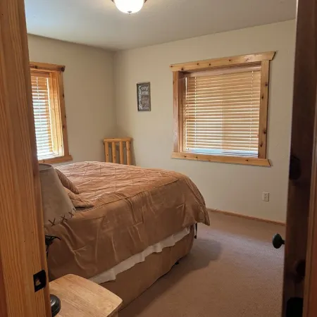 Cozy cabin with AC, Wi-Fi and view of Bear Lake in charming Fish Haven, Idaho