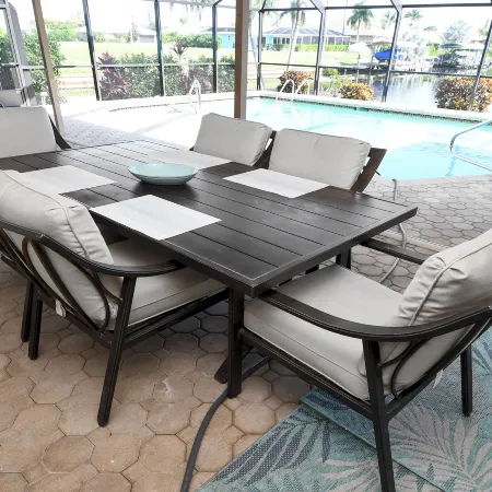Love Bird–Canalfront villa lounge terrace heated pool pet friendly