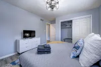 Convenient 2 bedroom with King Bed