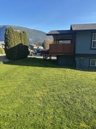 Shuswap SerenityShuswap Lake, Canoe B.C. Отели рядом с достопримечательностью «Salmon Arm Wharf»