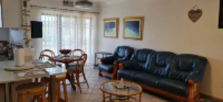 8 Oceans on the Beach 3 B/R Apartment