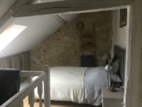 Duplex studio with small garden at the foot of the château