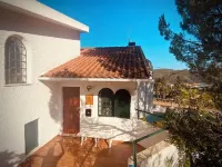 Blue Lake House - Stunning Views, Pool, Sauna and Gym โรงแรมใน