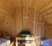 Hot tub, sauna, auto generator, in town of Bracebridge, dock-water toys, pets OK