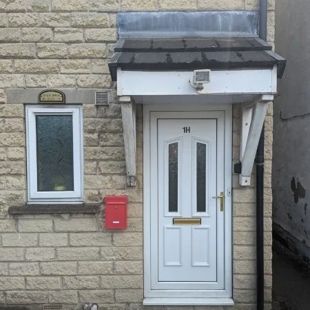 The Apartment at Chalk House - 2 Bedrooms - 2 Double Beds - 1 Single Bed - 1 Cot