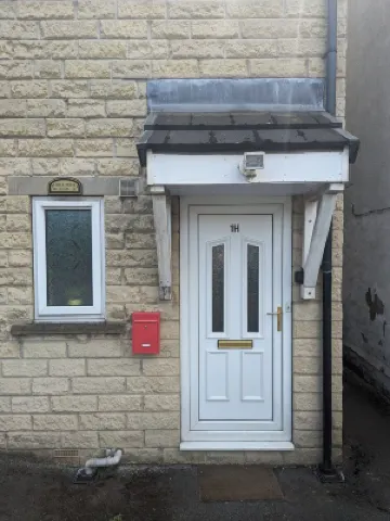 The Apartment at Chalk House - 2 Bedrooms - 2 Double Beds - 1 Single Bed - 1 Cot