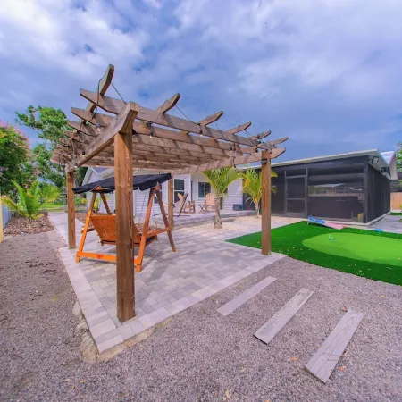 Heated Pool Sleeps 14-Near Srq, Ami, Beaches-Game Room-Outdoor Fun-Bunk Bed