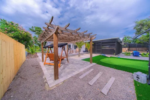 Heated Pool Sleeps 14-Near Srq, Ami, Beaches-Game Room-Outdoor Fun-Bunk Bed