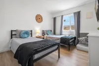 Remodeled house w/ large yard in West LA - 3 miles to beach