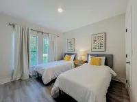 Brand New 3BR, 2BA, Sleeps 8, Near Key Sights