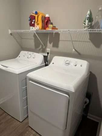 Luxury, Upscale 2 Bedroom Apartment Отели в г. Уорт Тауншип