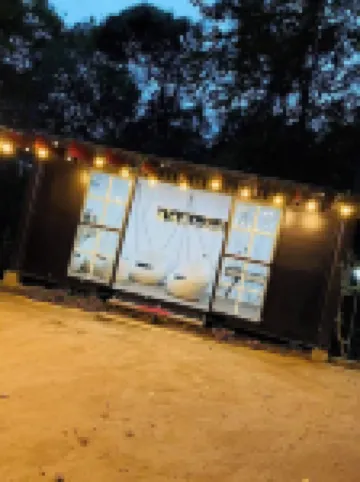 Cube on wheels for an unique experience