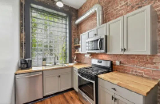 A Cleveland Modern and Historic Apartment