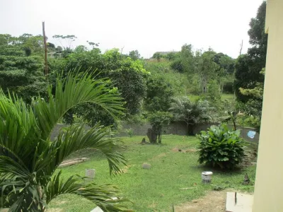 2 bedroom house with garden - vacation rentals Libreville - Akanda - Gabon Hotels in 