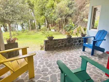 Lakefront  2-bedroom villa with stunning views of lake and mountains