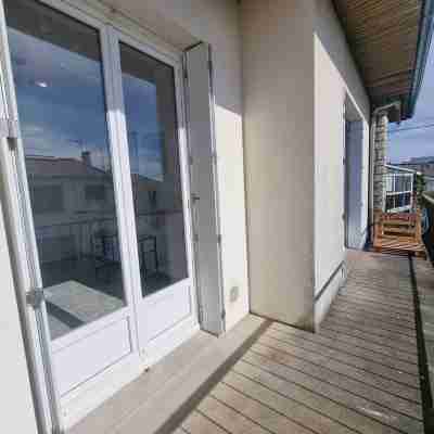 Waterfront 200m from beach Others