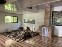 Verdant Arthouse w/ Riverview - minutes from cataratas! Hotel a Bajos del Toro