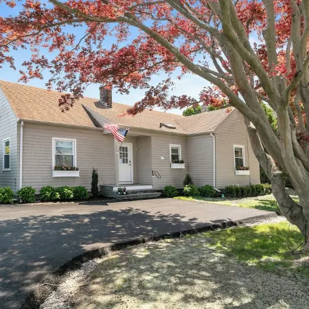Costal Cottage Retreat minutes from Newport RI