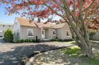 Costal Cottage Retreat minutes from Newport RI