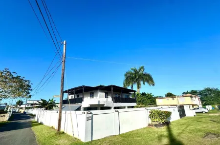 Spacious 4-bedroom villa in wonderful Vega Baja w WiFi, AC, Small Pool, Hot Tub