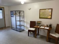 Trails, Tails & Town – Pet-Friendly Stay Near It All