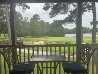 Comfy condo on the 17th green of True blue, min’s  to beach, shops & great food Hotels in Pawleys Island