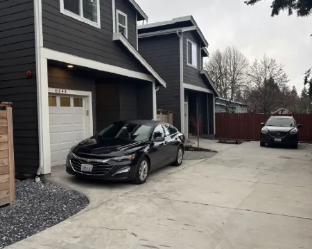 Charming 2-bedroom, 2-1/2 bath,New house with AC, in Seattle. Airport 4.2 miles. Hotels in Burien