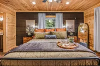 Creekside On The Bluff 2卧室小木屋由RedAwning提供 - 宠物友好