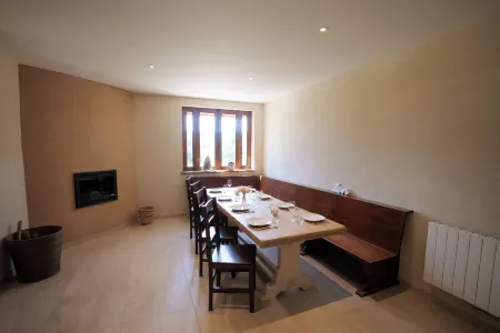 Farm stay in France with Pool, Tennis, Padel and City (football, basketball,..